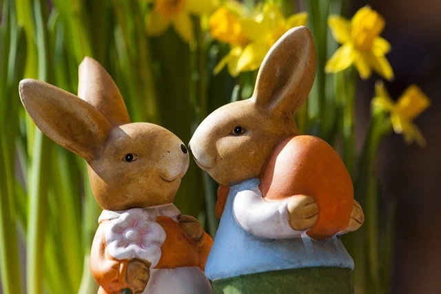conejitos de pascua mirándose