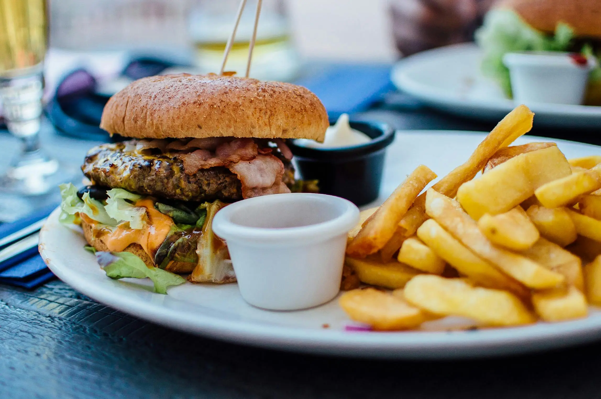 Hamburguesa con patatas